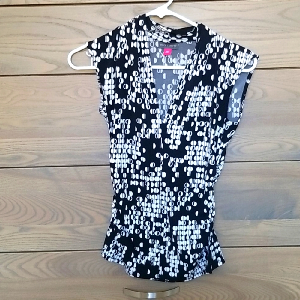 *DONATING SOON* Black & White Sleeveless Stretch Top